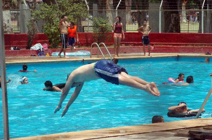 ¡Ven a darte un chapuzón en las piscinas municipales! ¡Ven a darte un chapuzón en las piscinas municipales!