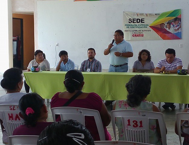 Por terminarse 25 pisos de cemento para familias de Sucilá Por terminarse 25 pisos de cemento para familias de Sucilá
