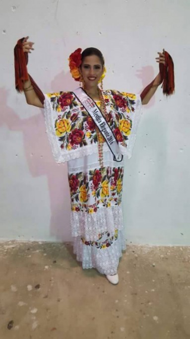 Eligen en Sucilá a la Mestiza Elegante Eligen en Sucilá a la Mestiza Elegante