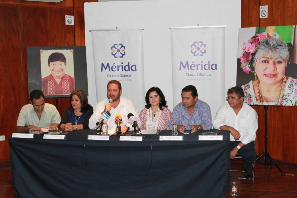 Chonita, recipiendaria de la medalla Héctor Herrera Chonita, recipiendaria de la medalla Héctor Herrera