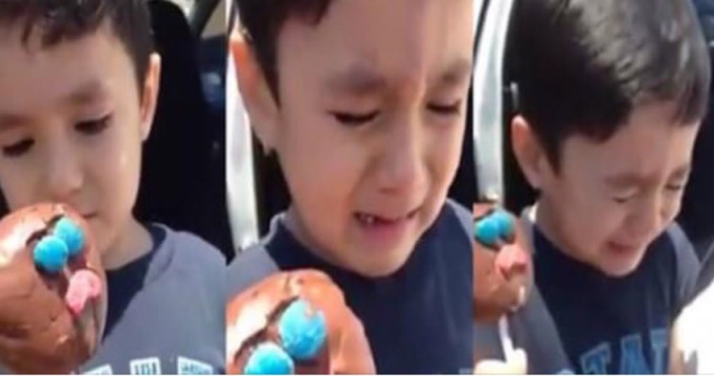 Paleta triste hace llorar a un niño Paleta triste hace llorar a un niño