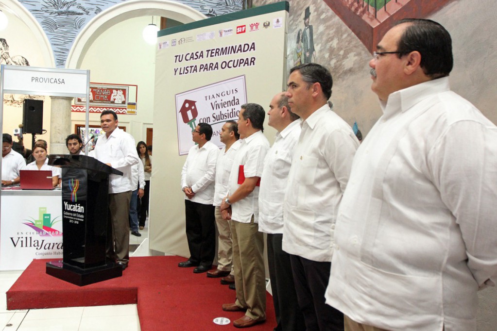 Estrenan casa nueva 390 yucatecos Estrenan casa nueva 390 yucatecos