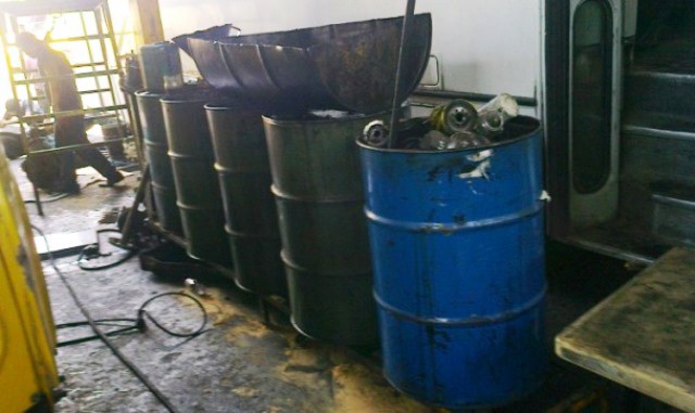 No hay regulación en el desecho de aceites No hay regulación en el desecho de aceites