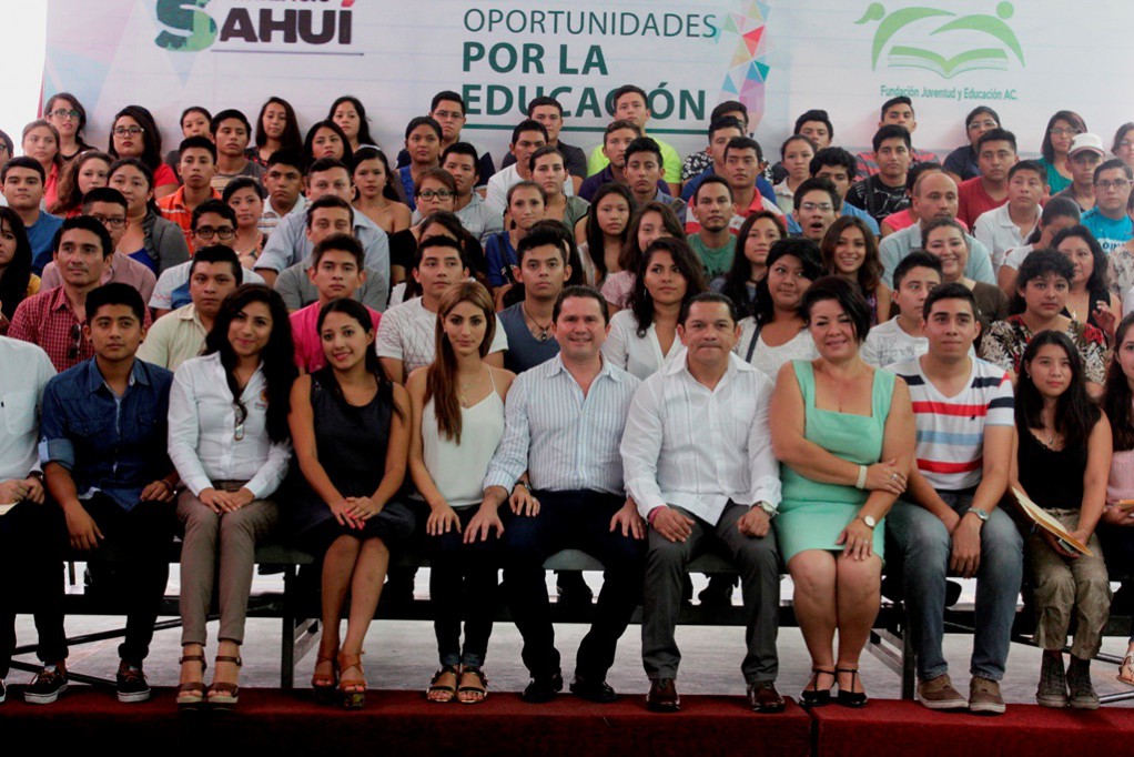 Entregarán becas universitarias Entregarán becas universitarias