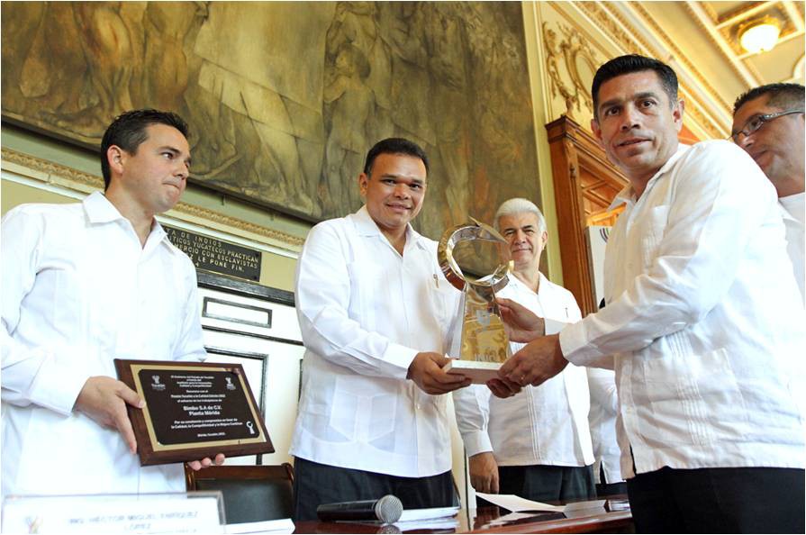 Entregan premio Yucatán a la calidad 2012. Entregan premio Yucatán a la calidad 2012.