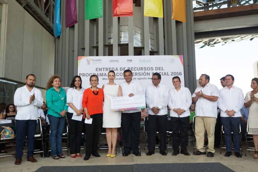 Entregan apoyos a organizaciones civiles Entregan apoyos a organizaciones civiles