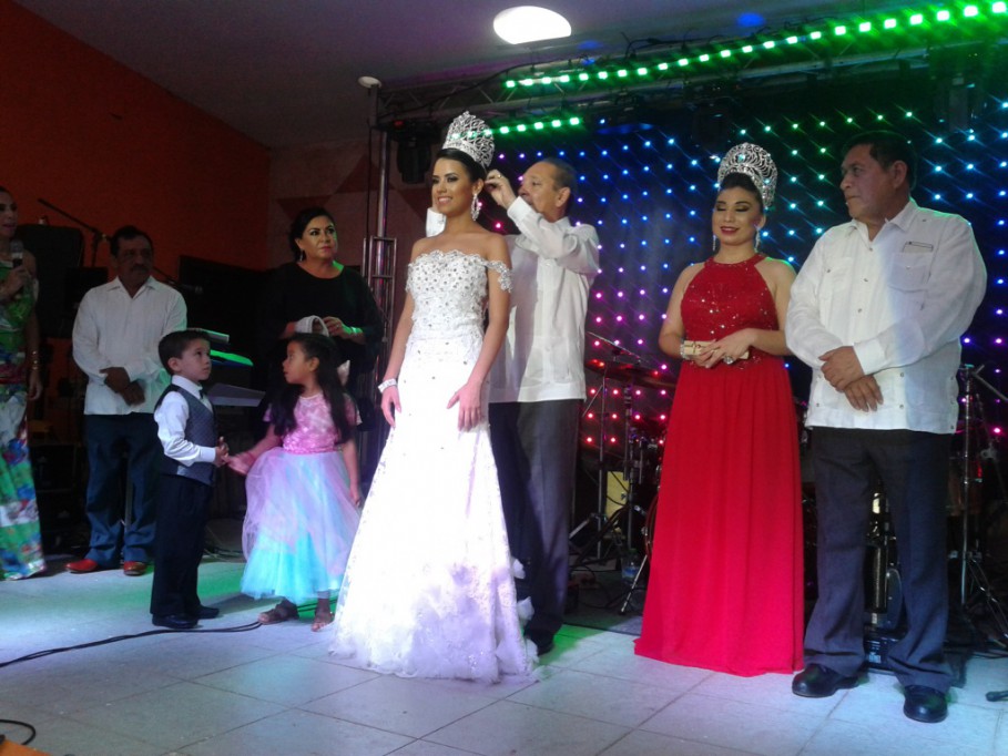 Coronan a reina de la AGL de Tizimín Coronan a reina de la AGL de Tizimín