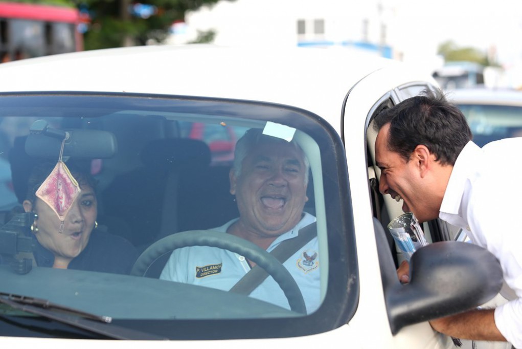 Mauricio Vila realiza volanteo y caminatas Mauricio Vila realiza volanteo y caminatas