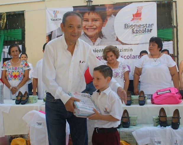 Arranca en Tizimín nuevo ciclo escolar con la entrega de útiles Arranca en Tizimín nuevo ciclo escolar con la entrega de útiles