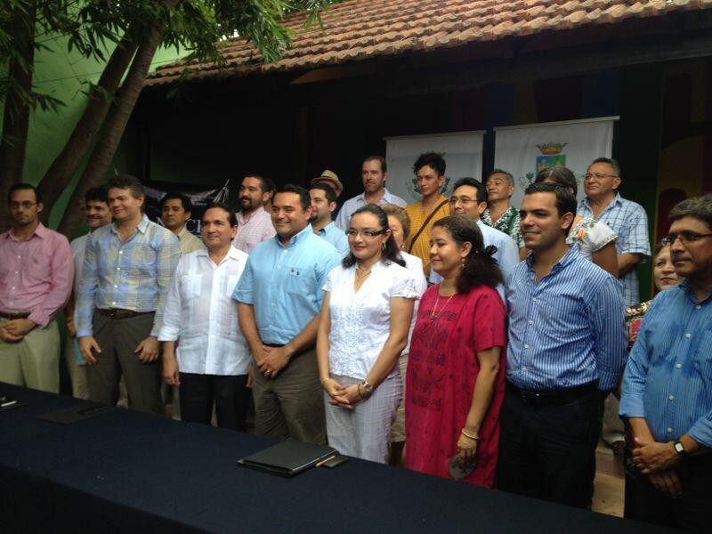 La Noche Blanca reunió a más de 30 mil yucatecos La Noche Blanca reunió a más de 30 mil yucatecos