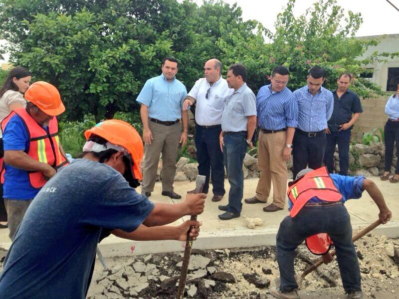 El alcalde pone en marcha trabajos pluviales en la colonia El Roble El alcalde pone en marcha trabajos pluviales en la colonia El Roble