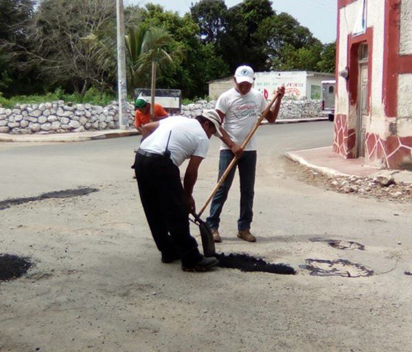 Atienden fugas de agua en Sucilá Atienden fugas de agua en Sucilá