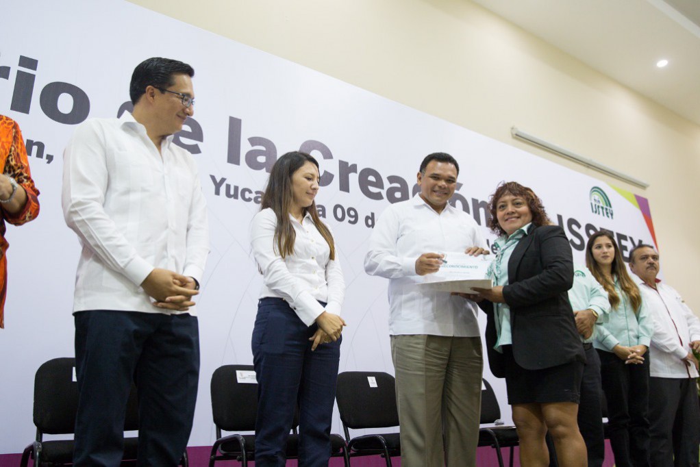 Renuncia Ulises Carrillo a la dirección del ISSTEY Renuncia Ulises Carrillo a la dirección del ISSTEY