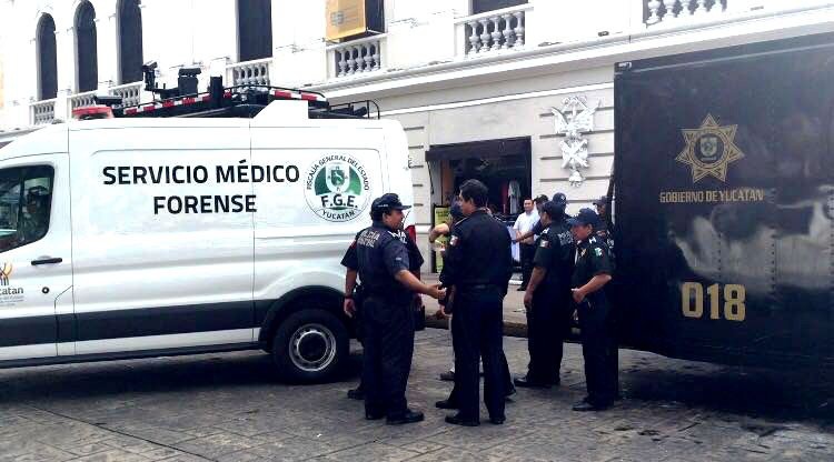 Muere policía en la Plaza Grande Muere policía en la Plaza Grande