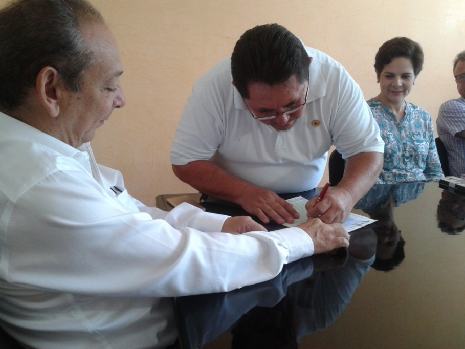 Cruz Roja de Tizimín recibe donativo de 5 mil pesos Cruz Roja de Tizimín recibe donativo de 5 mil pesos