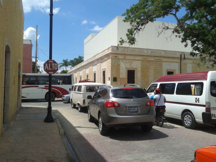Piden semáforo en céntrica calle de Valladolid Piden semáforo en céntrica calle de Valladolid