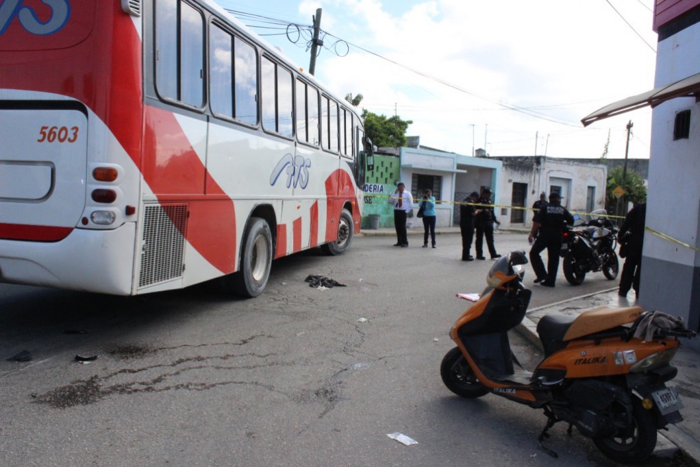 Camión le arranca el brazo a motociclista Camión le arranca el brazo a motociclista