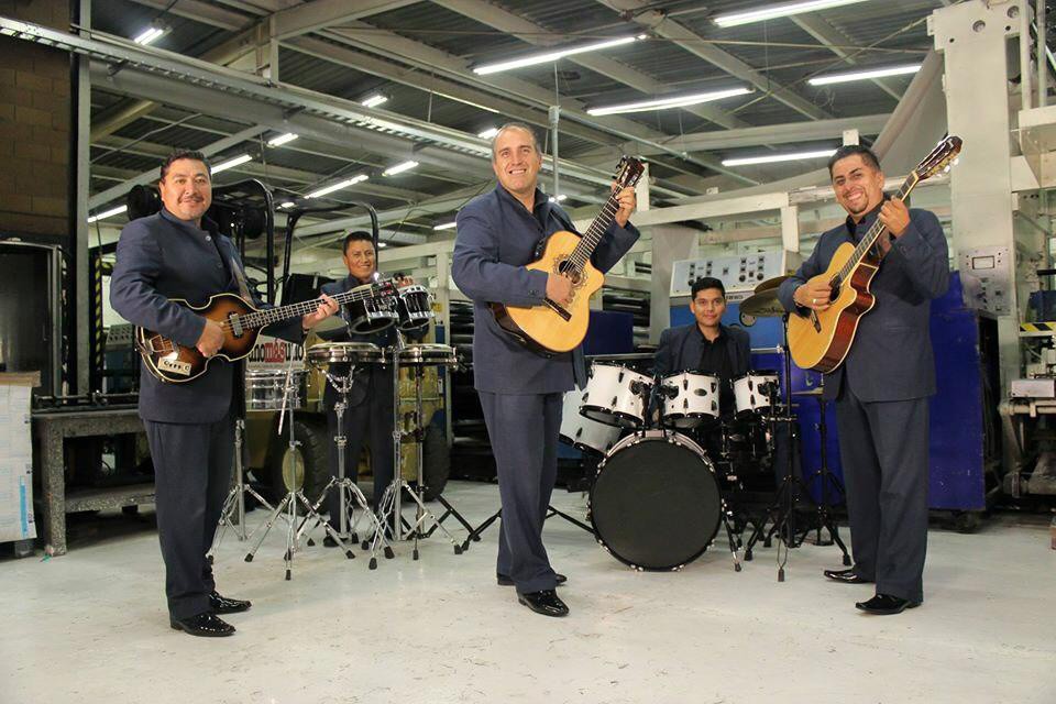 Noche de swing, bolero y rock & roll Noche de swing, bolero y rock & roll