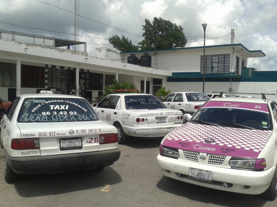 Taxistas de Tizimín protestan contra Uber Taxistas de Tizimín protestan contra Uber
