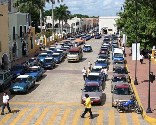 Paro de taxistas en Valladolid afectó a estudiantes y a empleados Paro de taxistas en Valladolid afectó a estudiantes y a empleados