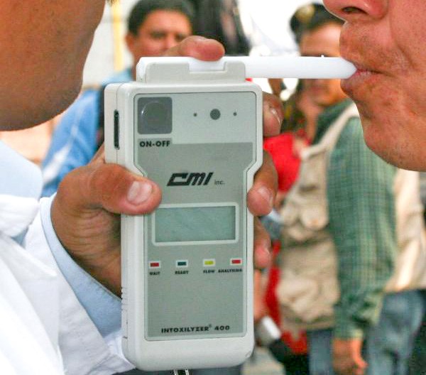 El alcoholímetro disminuyó 15% los accidentes este año El alcoholímetro disminuyó 15% los accidentes este año