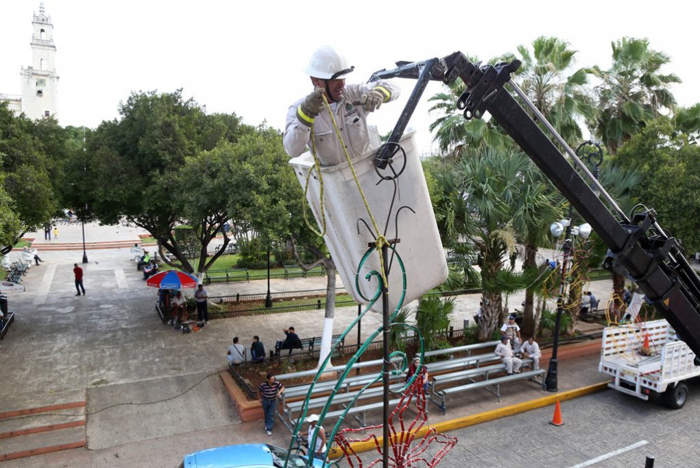 Preparan adornos navideños para Mérida Preparan adornos navideños para Mérida