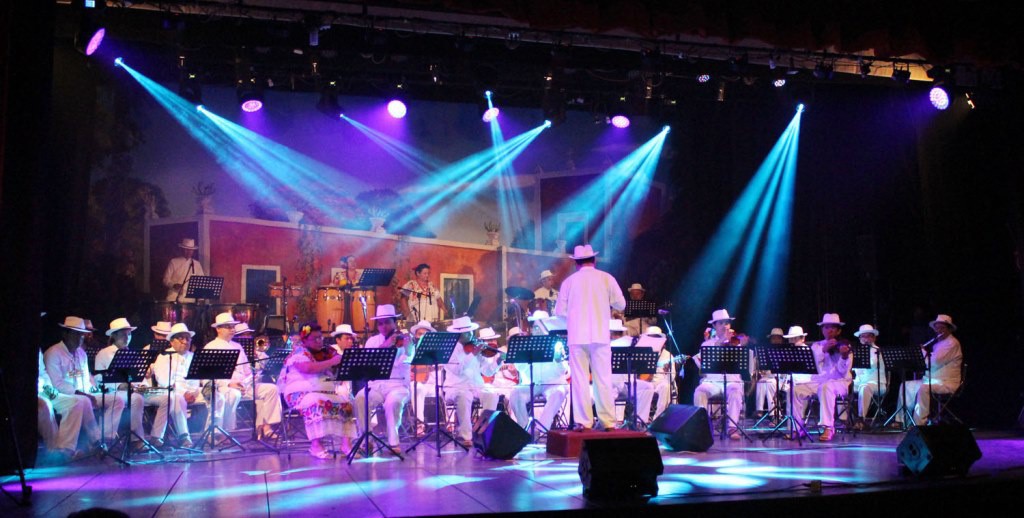 Reconocen a la Orquesta Típica YuKalpetén Reconocen a la Orquesta Típica YuKalpetén