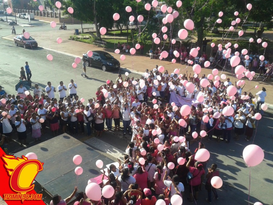Mujeres marchan en Tizimín para hacer conciencia del cáncer de mama Mujeres marchan en Tizimín para hacer conciencia del cáncer de mama
