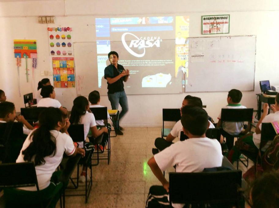 Niños deportistas aprenden sobre la Radio Niños deportistas aprenden sobre la Radio