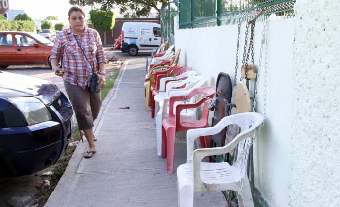 Ya encadenan sillas para el próximo ciclo escolar Ya encadenan sillas para el próximo ciclo escolar