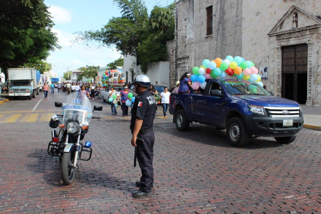 Policía de Mérida apoya a peregrinaciones Policía de Mérida apoya a peregrinaciones