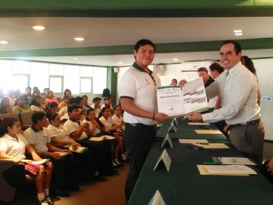 Destinan 100 mil pesos para becas en el Conalep Destinan 100 mil pesos para becas en el Conalep