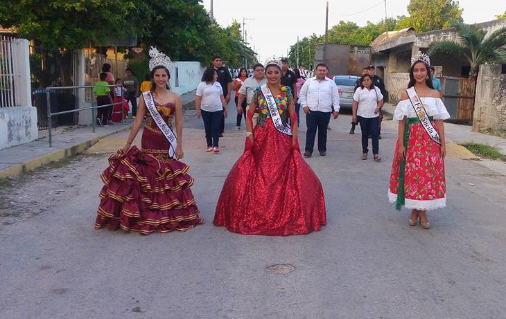 Desfilan en Sucilá por aniversario de la Revolución Desfilan en Sucilá por aniversario de la Revolución
