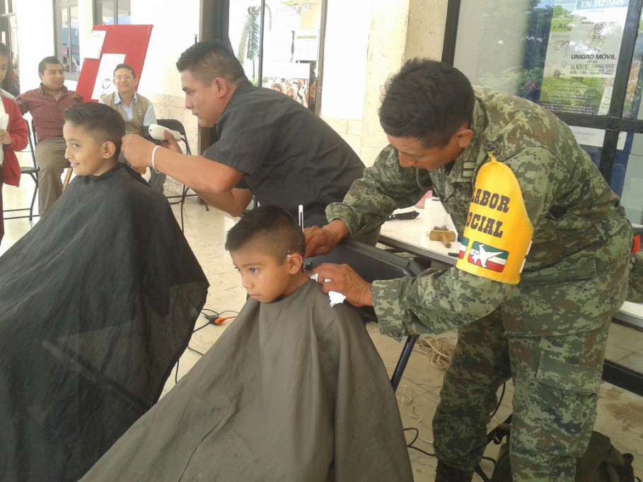 Militares realizan labor social en Tizimín Militares realizan labor social en Tizimín