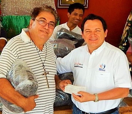Entregan apoyos a grupos vulnerables Entregan apoyos a grupos vulnerables