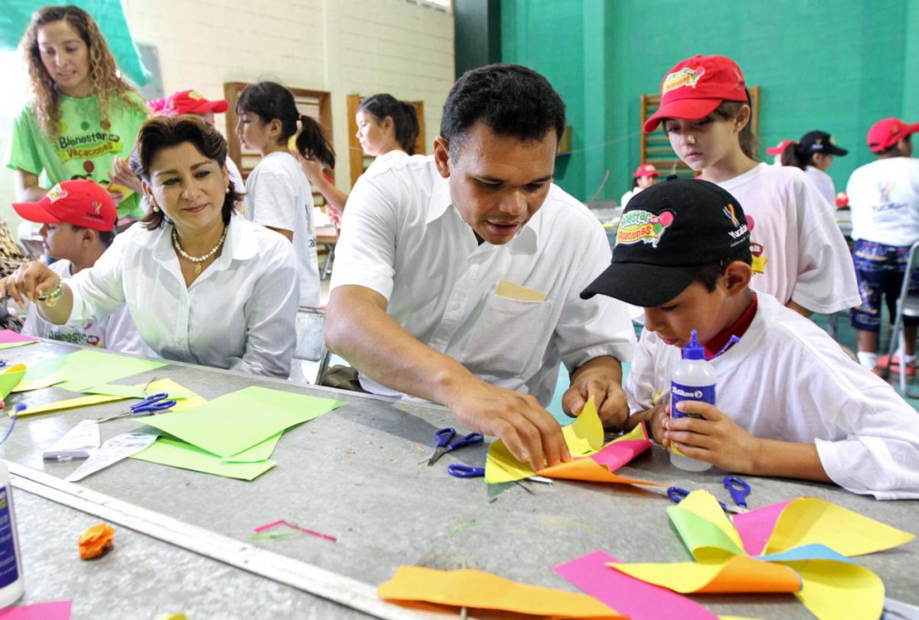 Gobernador visita 3 sedes del programa Bienestar en Vacaciones. Gobernador visita 3 sedes del programa Bienestar en Vacaciones.