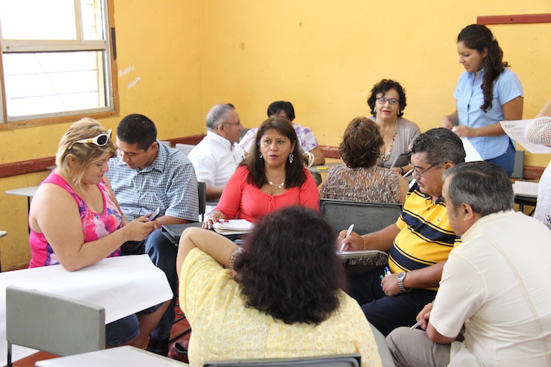 Capacitan a directores de las escuelas secundarias del Programa Nacional de Inglés en Educación Básica. Capacitan a directores de las escuelas secundarias del Programa Nacional de Inglés en Educación Básica.