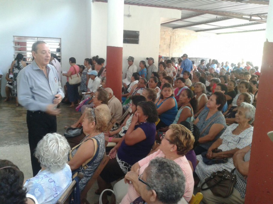 Jubilados y pensionados del IMSS de Tizimín reciben cobertores Jubilados y pensionados del IMSS de Tizimín reciben cobertores
