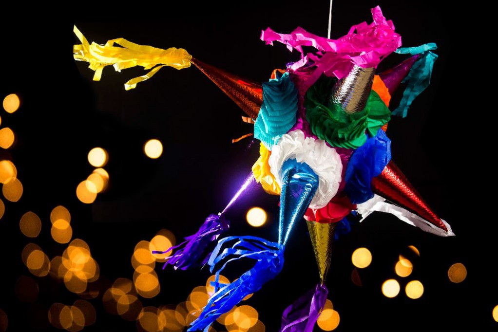 Piñata navideña, simboliza la destrucción del pecado Piñata navideña, simboliza la destrucción del pecado