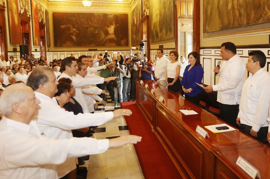 Rinde protesta directiva del Colegio de Notarios Rinde protesta directiva del Colegio de Notarios