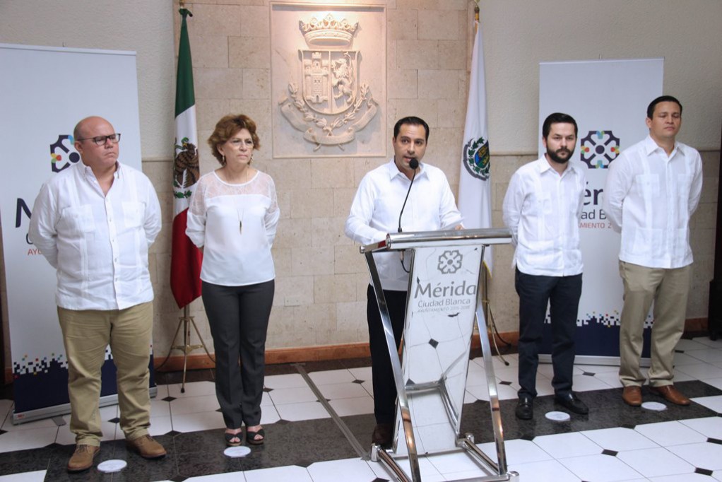 Retiran vehículos a directores municipales Retiran vehículos a directores municipales