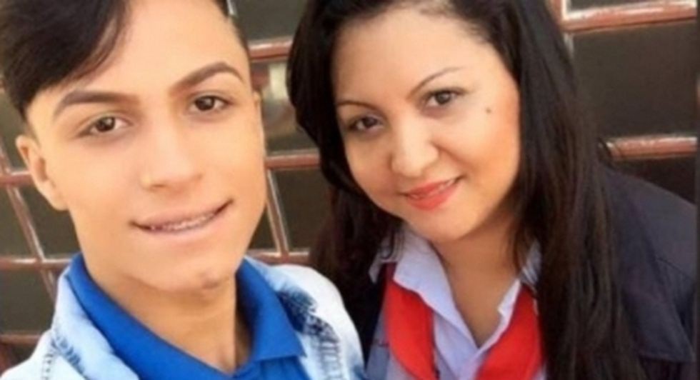 Mata a su hijo por ser homosexual Mata a su hijo por ser homosexual