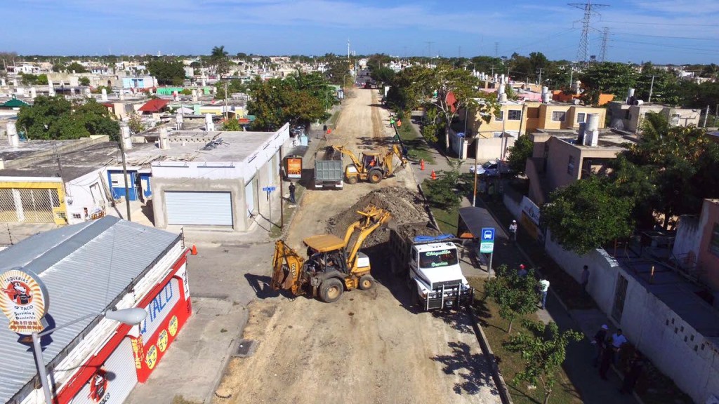 Realizan primera etapa de vialidades Realizan primera etapa de vialidades