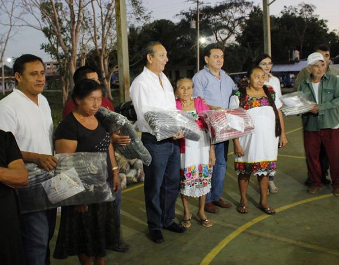 Vales Traconis visita comisarías y entrega apoyos Vales Traconis visita comisarías y entrega apoyos