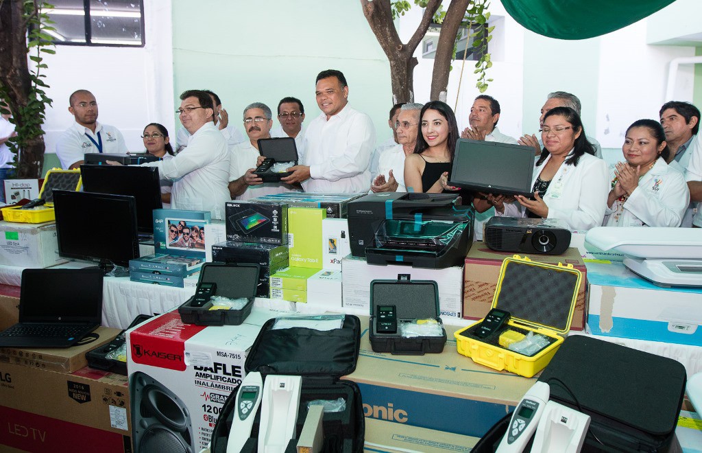 Entregan equipo a los Servicios de Salud Entregan equipo a los Servicios de Salud