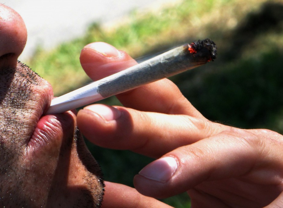 Jóvenes inician consumo de marihuana antes de los 20 Jóvenes inician consumo de marihuana antes de los 20