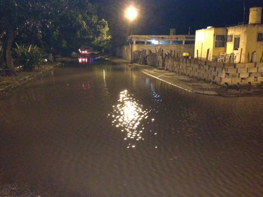 Bautizan bache como “El cenote” en Reparto Granjas Kanasín Bautizan bache como “El cenote” en Reparto Granjas Kanasín