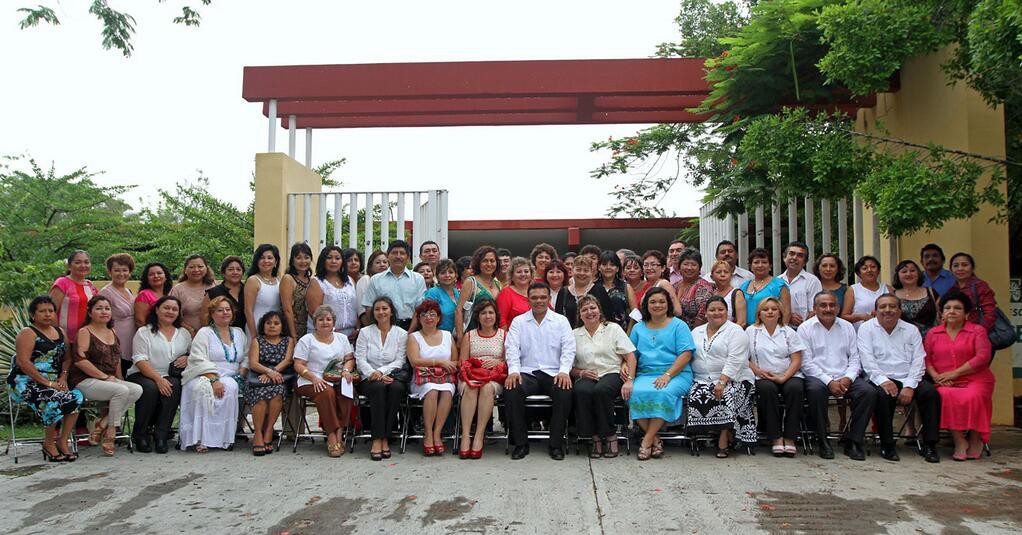 Festejan 30 años los egresados de la generación 1979-1983 de la normal Festejan 30 años los egresados de la generación 1979-1983 de la normal