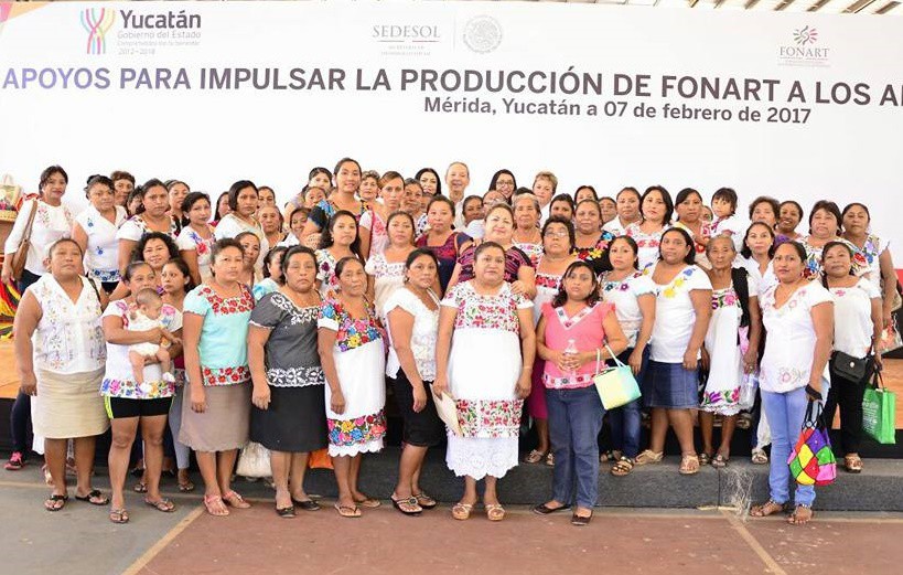 Reciben apoyos 80 artesanas tizimileñas Reciben apoyos 80 artesanas tizimileñas