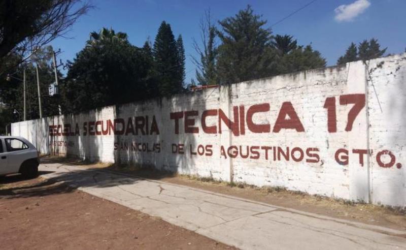 Envenenan a su compañera de clases Envenenan a su compañera de clases